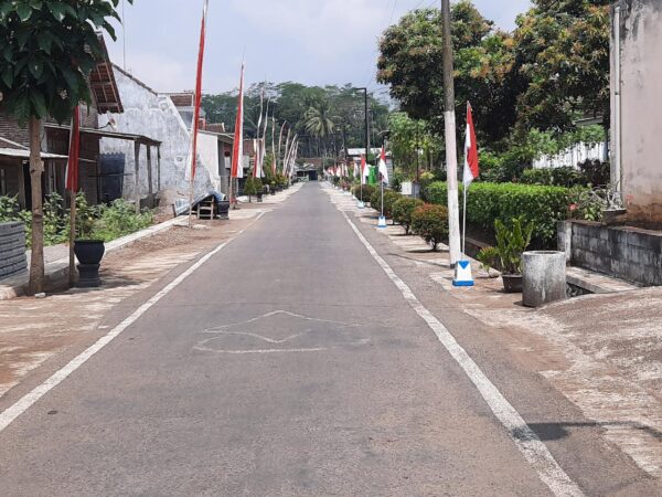 HIMBAUAN PEMASANGAN BENDERA MERAH PUTIH DI FASILITAS UMUM DAN SEKITAR DEPAN RUMAH WARGA UNTUK MENYAMBUT HUT RI KE 77