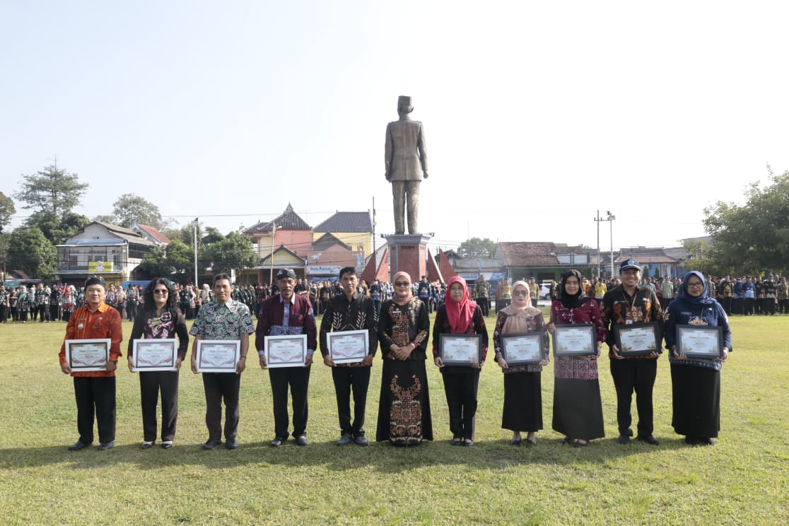Desa Tawangrejo Berhasil Meraih Juara 1 Dalam Penilaian Pemenang kantor Ramah lingkungan dan kebersihan lingkungan keindahan dan gebyar Desa /kelurahan sekabupaten Blitar dalam rangka peringatan HUT RI ke 80 Desa Tawangrejo Berhasil Meraih Juara 1 Dalam Penilaian Pemenang kantor Ramah lingkungan dan kebersihan lingkungan keindahan dan gebyar Desa /kelurahan sekabupaten Blitar dalam rangka peringatan HUT RI ke 80